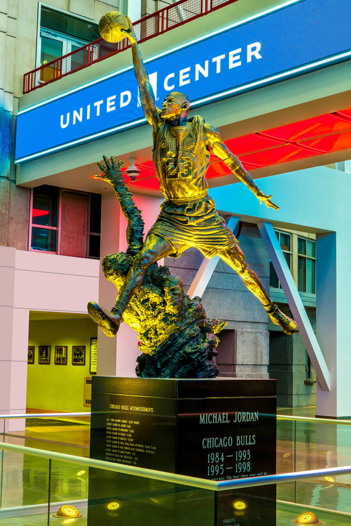 michael jordan statua atrio united center chicago bulls