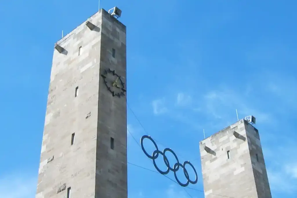 olympiastadion berlino torri significato simbolico