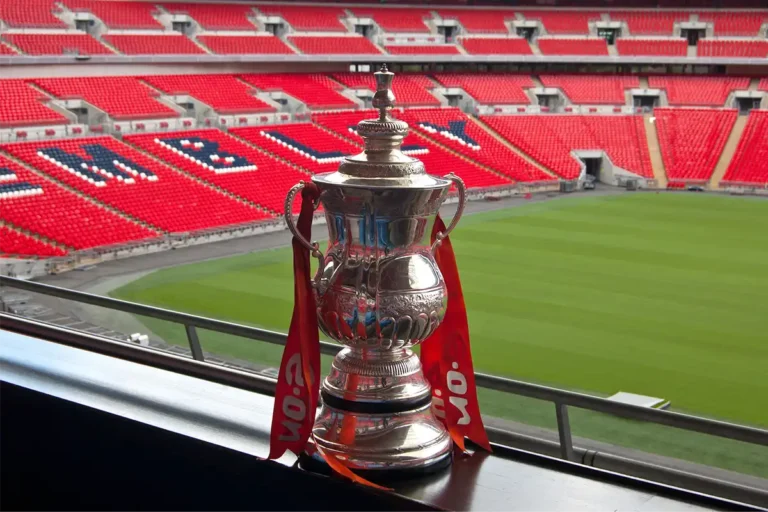 fa cup trofeo dimensioni inghilterra wembley